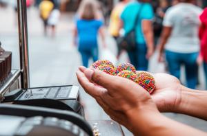 Imagem para o artigo: Maquininha Parada? Venda Brigadeiro e Turbine Seus Lucros!